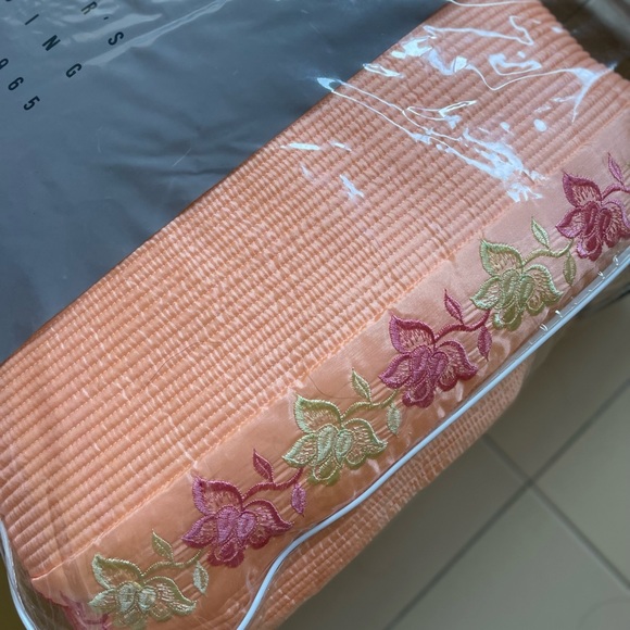 Vintage comforter - Picture 2 of 3